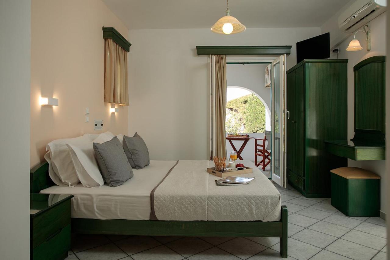Iades Studios & Apartments Agia Anna  Extérieur photo